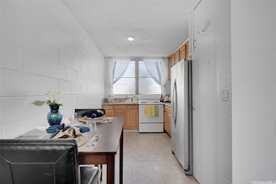 Very nice tradewind breezes and natural light come