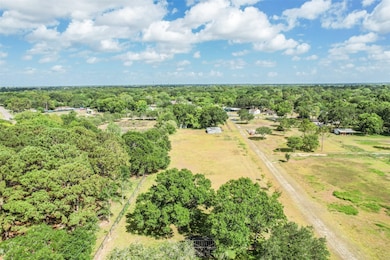 852 Davis Bend Rd, Alvin, TX 77511 - photo 3