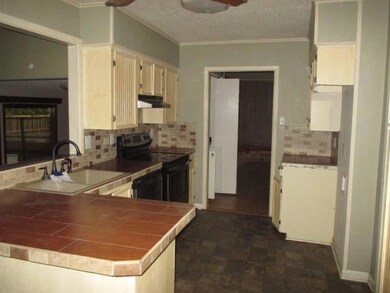 329 Iris Park Dr, Pineville, LA 71360 - photo 4