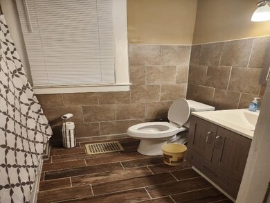 Full bath with visible vents, toilet, vanity, and 