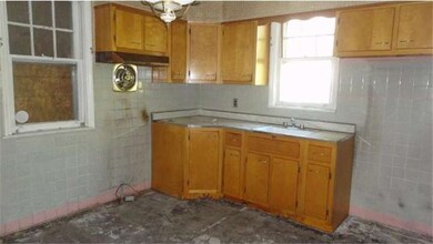 519 Beacon St, Camden, NJ 08105 - photo 2