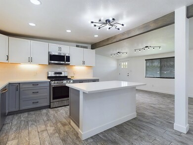 34258 Judy Ln, Cathedral City, CA 92234 - photo 6