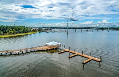 Riverview Dock w boatslips