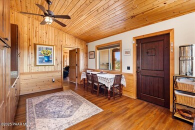 06-Entry to Dining Area