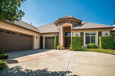 10637 N Lochmoor Ln, Fresno, CA 93730 - photo 2