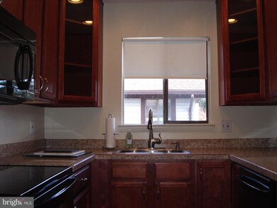 2564 Fox Ridge Ct unit 30, Woodbridge, VA 22192 - photo 3