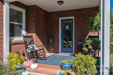 628 W 8th St, Newton, NC 28658 - photo 6