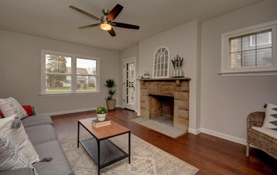 Living Room (3)