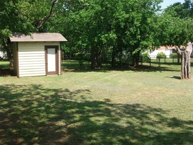 1706 N Douglas Ave, Cleburne, TX 76033 - photo 5