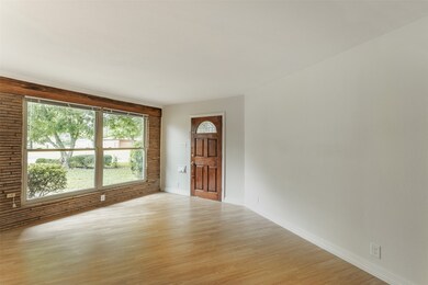 5016 Arrowpoint Dr, Houston, TX 77022 - photo 4