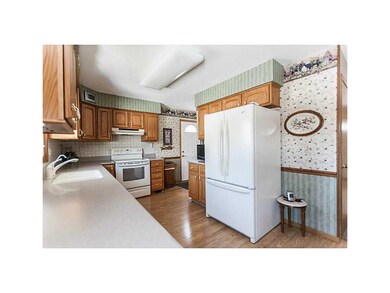 1099 Valley Park St, Marion, IA 52302 - photo 3