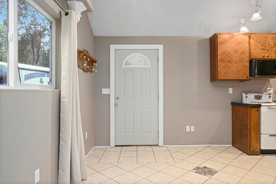 236 Robert Ave, Grants Pass, OR 97527 - photo 2