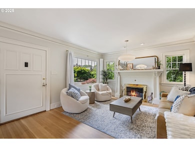 Living Room/Entrance