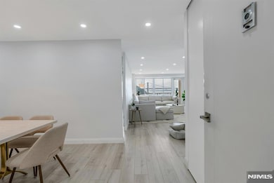 Hudson Harbor unit 11D, Edgewater, NJ 07020 - photo 3