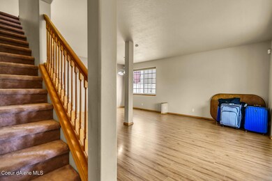 5Entry Living Room.jpg-vsuniqueid-614c9