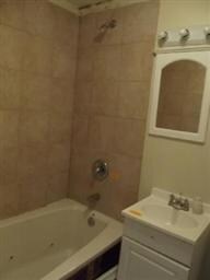 6319 N Sacramento Ave unit 1E, Chicago, IL 60659 - photo 4