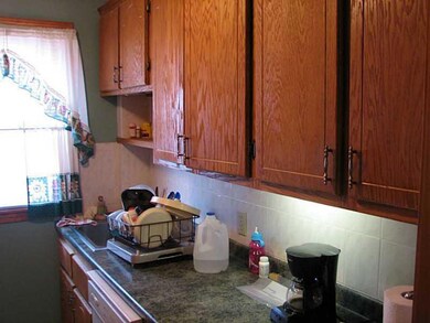 186 Hughes Ave, Pawtucket, RI 02861 - photo 5