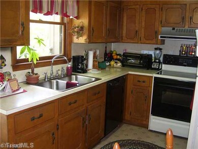 1031 Freedom Trail, Asheboro, NC 27205 - photo 6