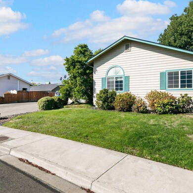 2884 Galaxy Way, Grants Pass, OR 97527 - photo 3