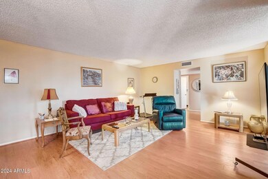 9-web-or-mls-W Royal Oak Rd-009