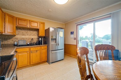 Major kitchen appliances; range, refrigerator, mic
