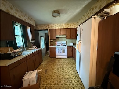 469 Baldwin Rd, Akron, OH 44312 - photo 4