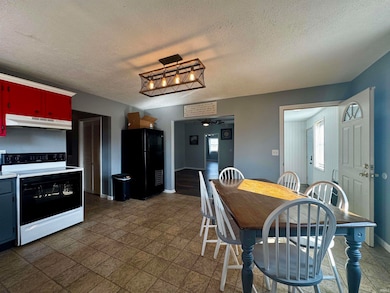 216 N Plum St, Albany, IN 47320 - photo 6