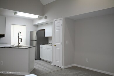 Kitchen & Dinette