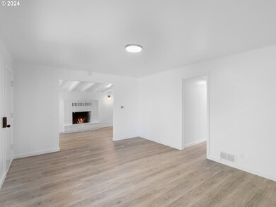 Living Room/Entrance
