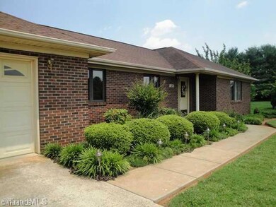 125 Marian Ln, Statesville, NC 28625 - photo 2