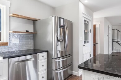 1315 S Lake