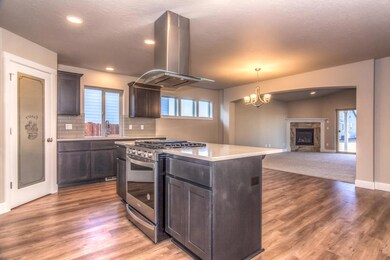 2466 SW Metolius Ave, Redmond, OR 97756 - photo 3