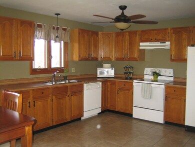 7 Oak Ln, Adams, MA 01220 - photo 6