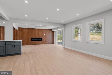 28 Rainbow Ln, Levittown, PA 19055 - photo 7