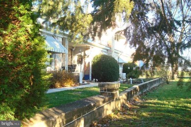 554 S 4th St, Chambersburg, PA 17201 - photo 4