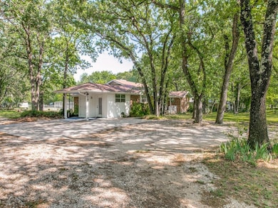 1030 Reese Ln, Azle, TX 76020 - photo 4