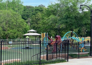 147 Railroad Ave NW, Lilburn, GA 30047 - photo 4