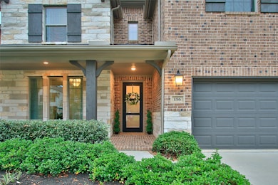 You will be welcomed home to this wonderful entry