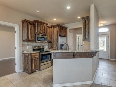 402 NW Granite Ave, Cache, OK 73527 - photo 5