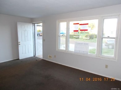 Entrance / Living room