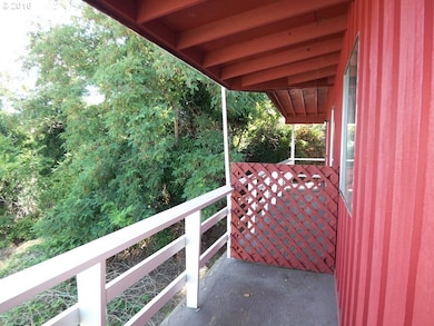 1110 Oregon Ave, the Dalles, OR 97058 - photo 3