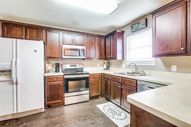 3201 S Cardinal St, Ennis, TX 75119 - photo 5