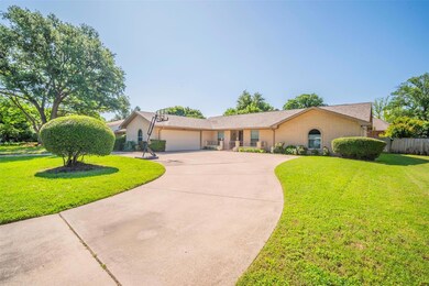 1804 Lincolnshire Dr, Bedford, TX 76021 - photo 4