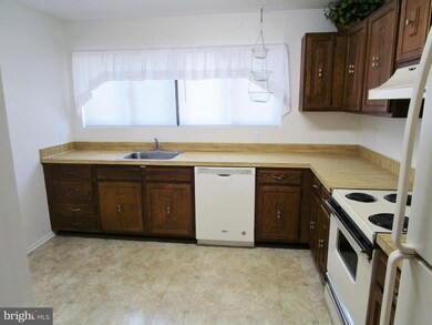 1755 Powder Horn Terrace, Woodbridge, VA 22191 - photo 3