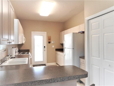 SPACIOUS KITCHEN