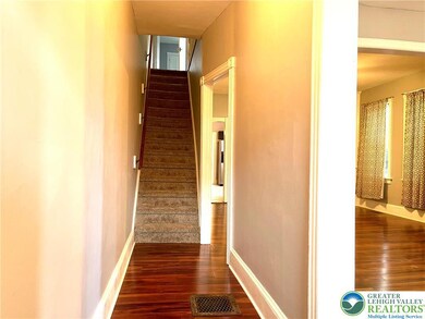 909 Bushkill St, Easton, PA 18042 - photo 4