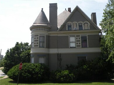 319 E Beau Street Right Side