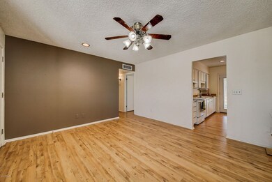 105-LivingRoom_2