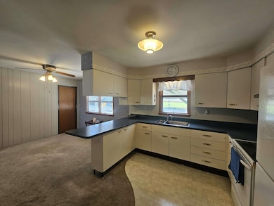 713 9th Ave NW, Independence, IA 50644 - photo 2