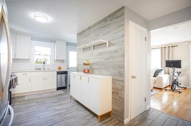 70 Gary Rd, Springfield, MA 01119 - photo 7